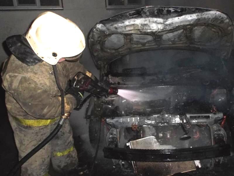 В микрорайоне Бабаевского возле девятиэтажки В микрорайоне Бабаевского возле девятиэтажки