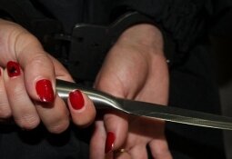 В Астрахани мужчина получил удар ножом в шею от сожительницы